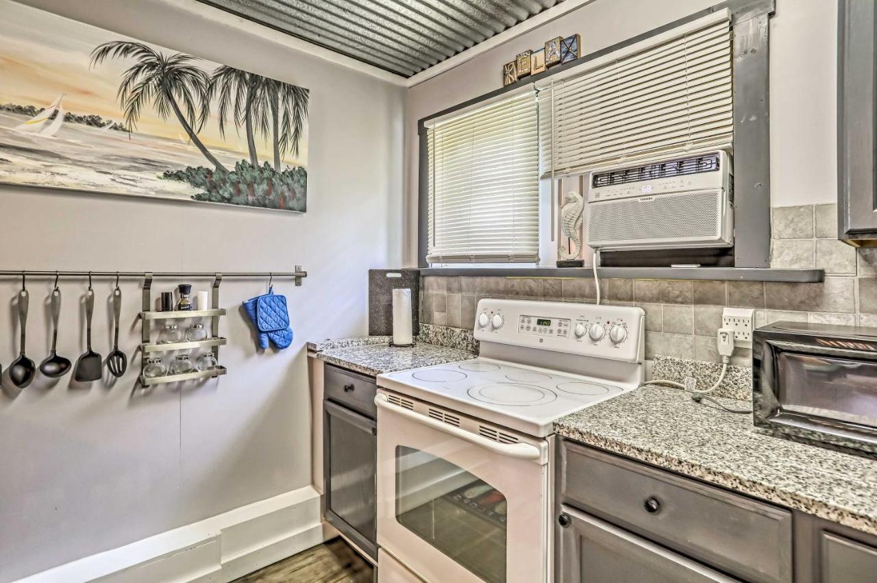 Ocean Isle Beach Studio 1 Mi To Downtown And Pier Екстериор снимка